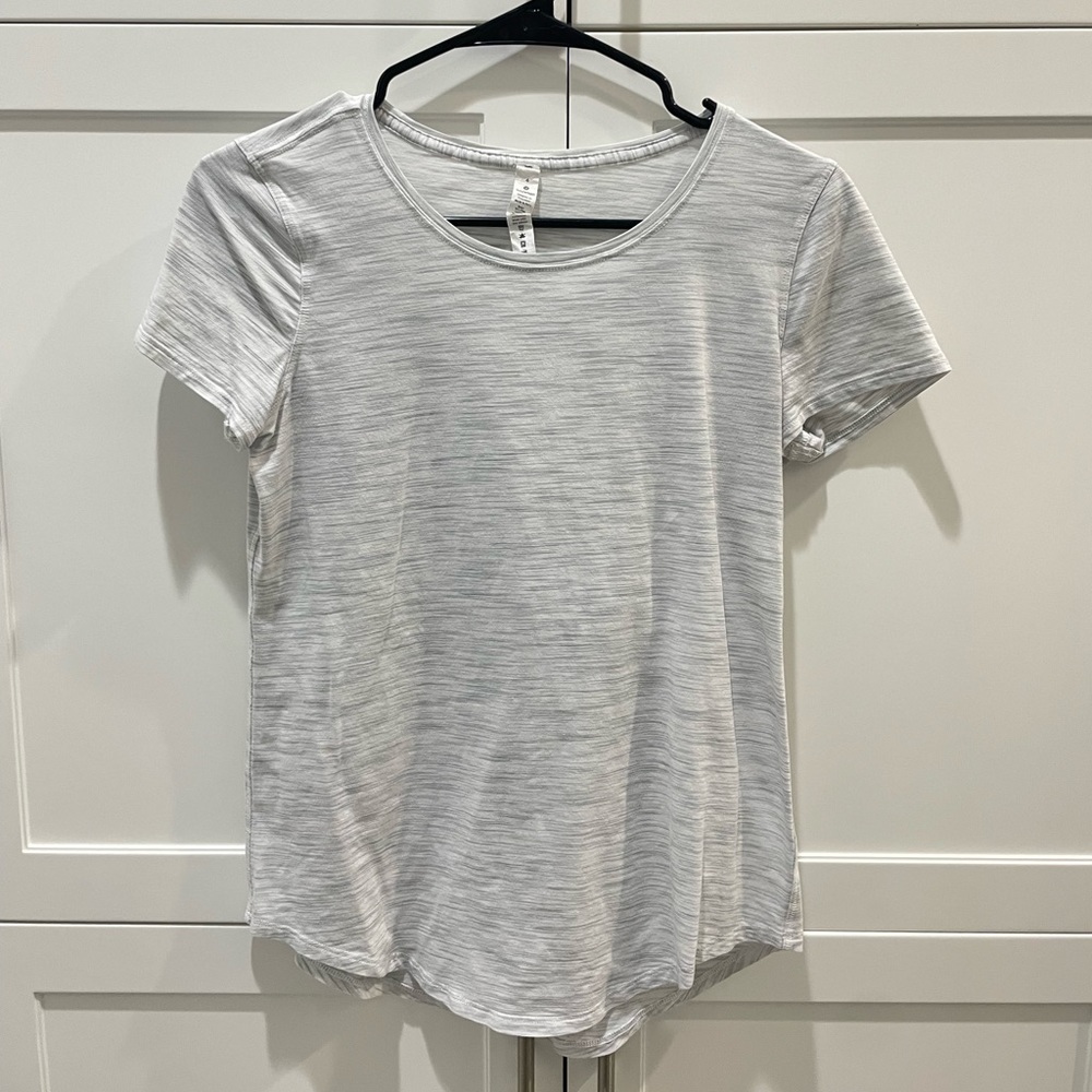 LULULEMON LIGHT GREY SHORT SLEEVE WORKOUT TOP